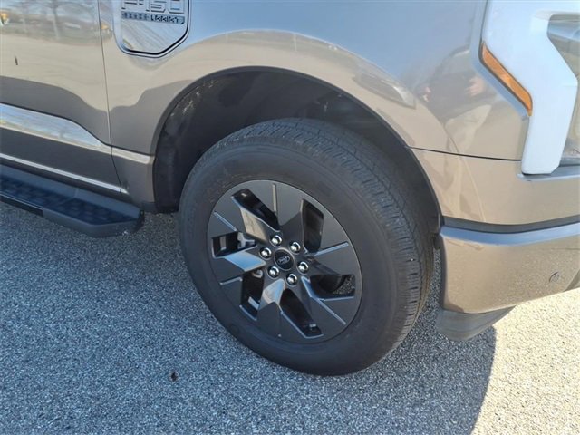 Certified 2022 Ford F150 Lightning Lariat image 4