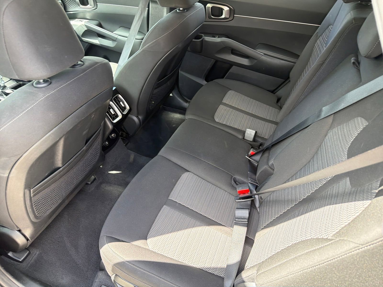 Used 2023 Kia Sorento LX image 22