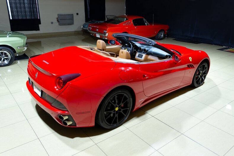 Used 2010 Ferrari California RWD image 23