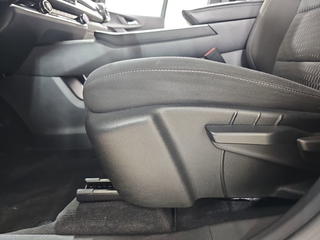 Certified 2025 Chevrolet Equinox LT image 34