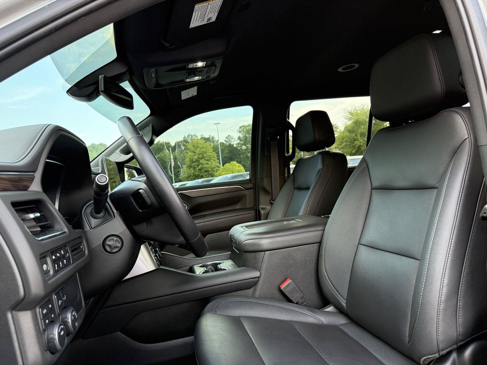 Used 2022 Chevrolet Tahoe Z71 w/ Luxury Package AWD/4WD image 23
