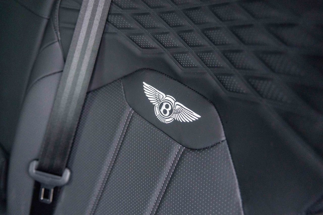 Used 2024 Bentley Bentayga AWD/4WD image 46