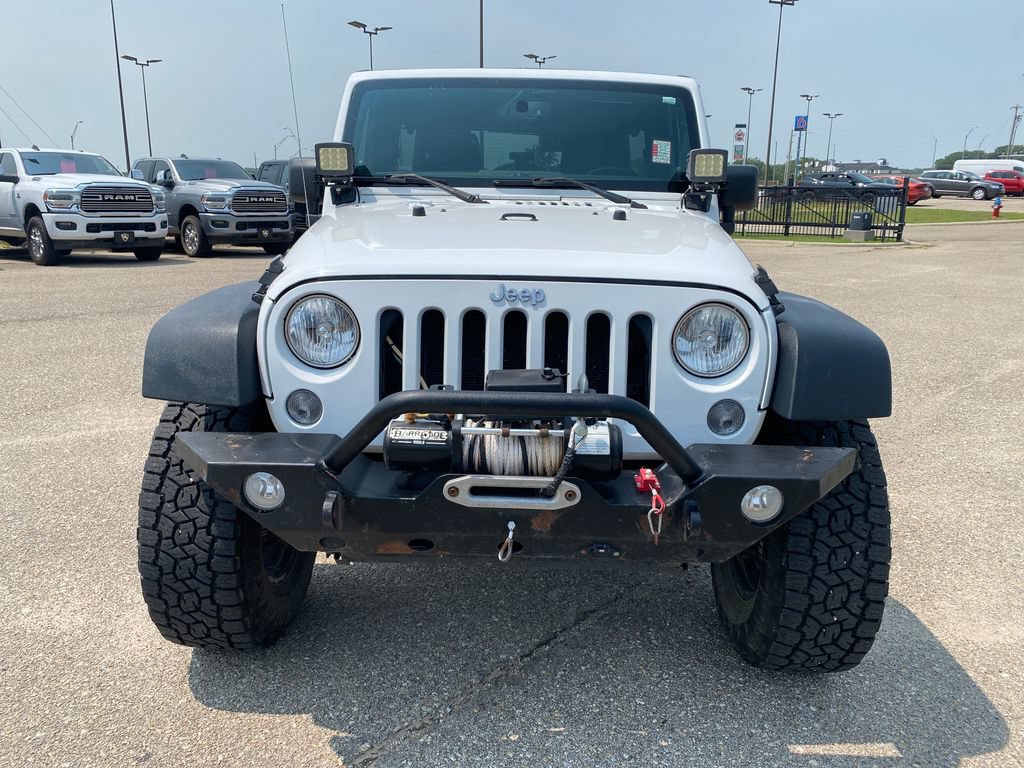 Used 2014 Jeep Wrangler Unlimited Rubicon w/ Connectivity Group AWD/4WD image 9