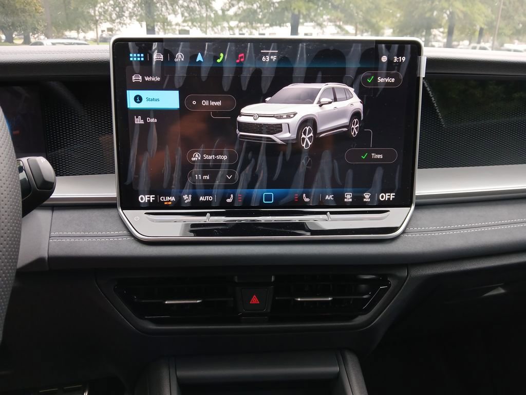 New 2025 Volkswagen Tiguan SE R-Line image 18