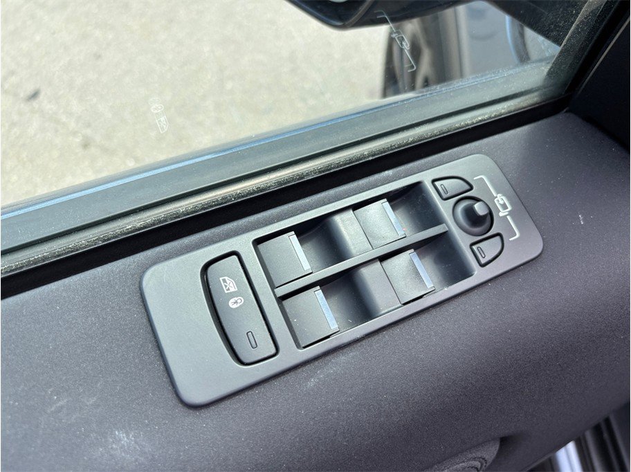 Used 2021 Land Rover Discovery Sport SE image 23