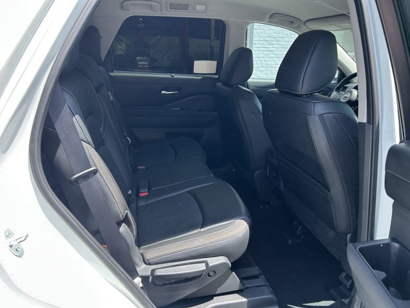 Used 2023 Nissan Pathfinder SL w/ Lighting Package (N92) AWD/4WD image 19