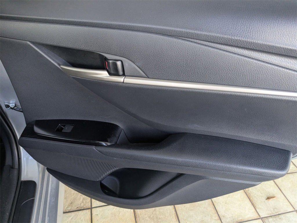 Used 2025 Toyota Camry LE image 31