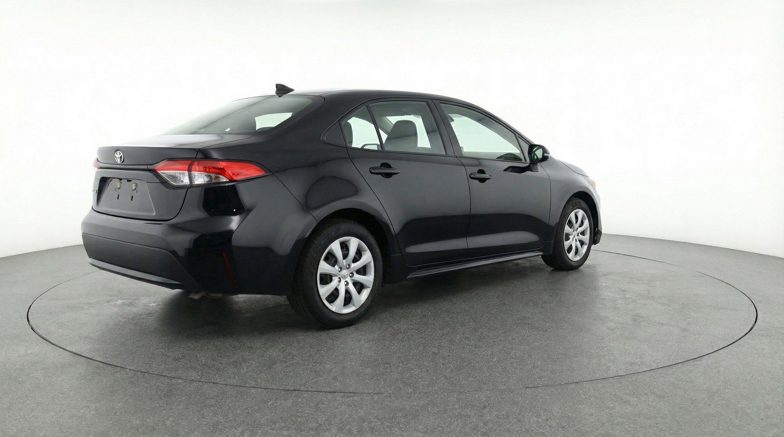 Used 2025 Toyota Corolla LE image 9
