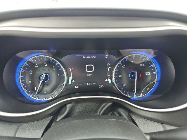 Used 2023 Chrysler Pacifica Touring-L image 14