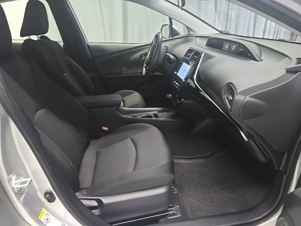 Used 2020 Toyota Prius LE AWD/4WD image 5
