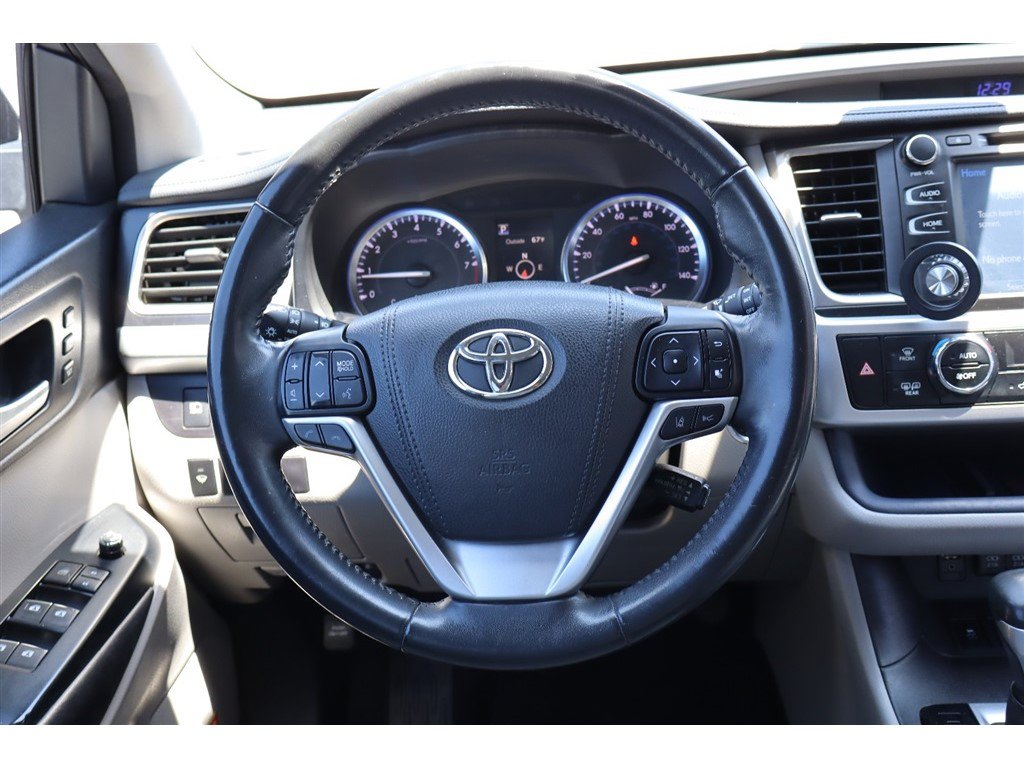 Used 2017 Toyota Highlander FWD V6 image 35