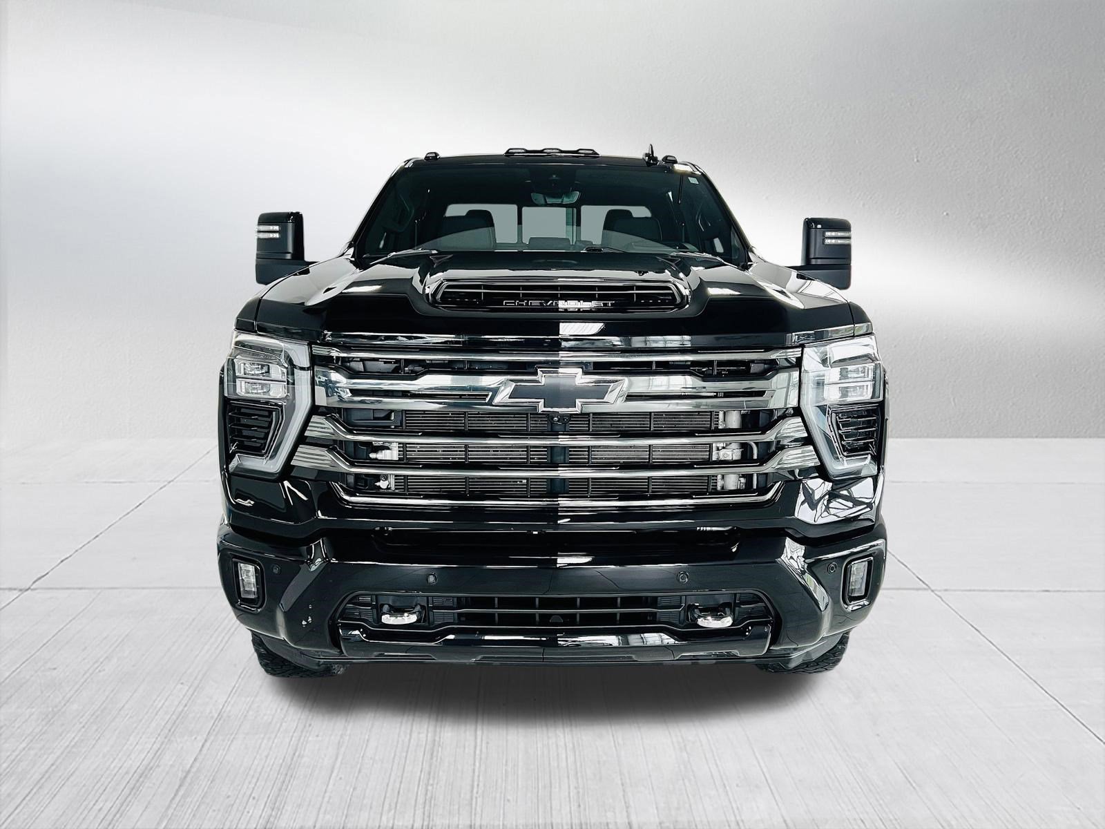 Used 2024 Chevrolet Silverado 3500 High Country w/ High Country Premium Package AWD/4WD image 3