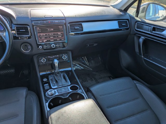 Used 2016 Volkswagen Touareg Sport AWD/4WD image 18