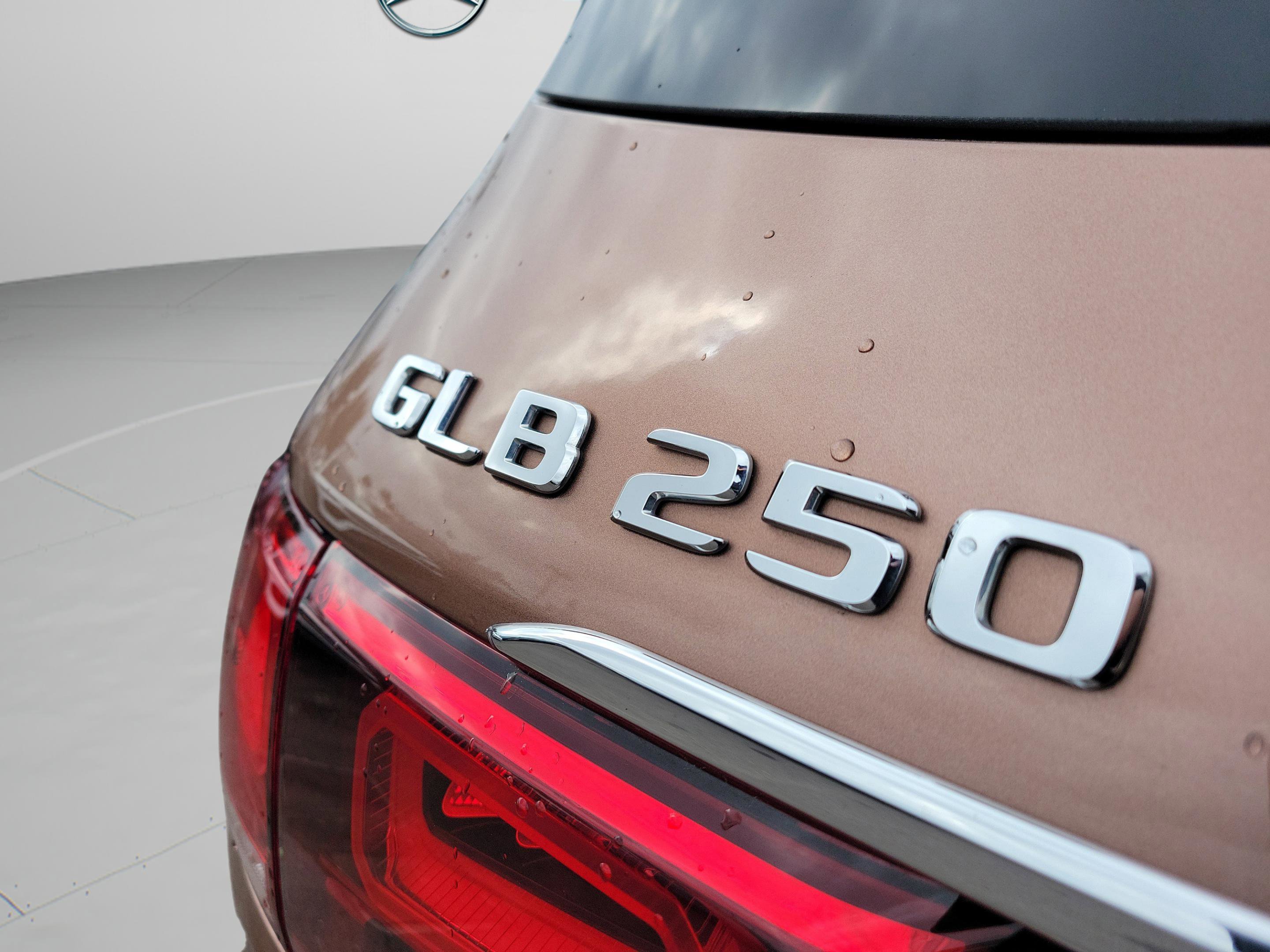 Certified 2023 Mercedes-Benz GLB 250 image 7