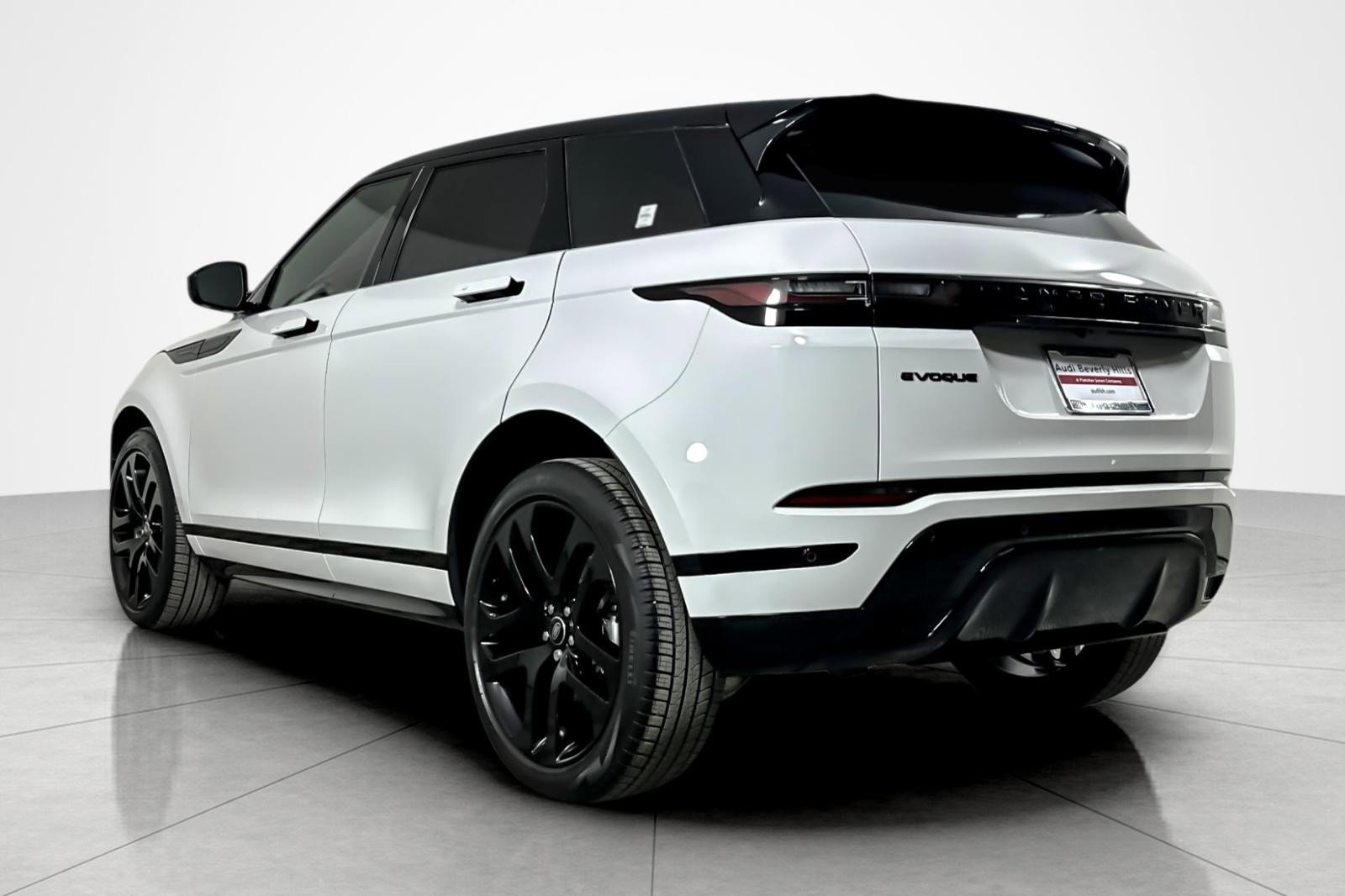 Used 2024 Land Rover Range Rover Evoque Dynamic SE image 3