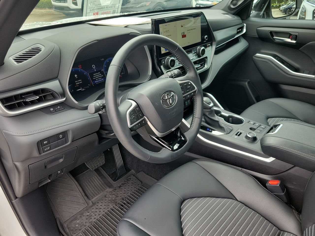 Used 2026 Toyota Highlander XSE AWD/4WD image 16