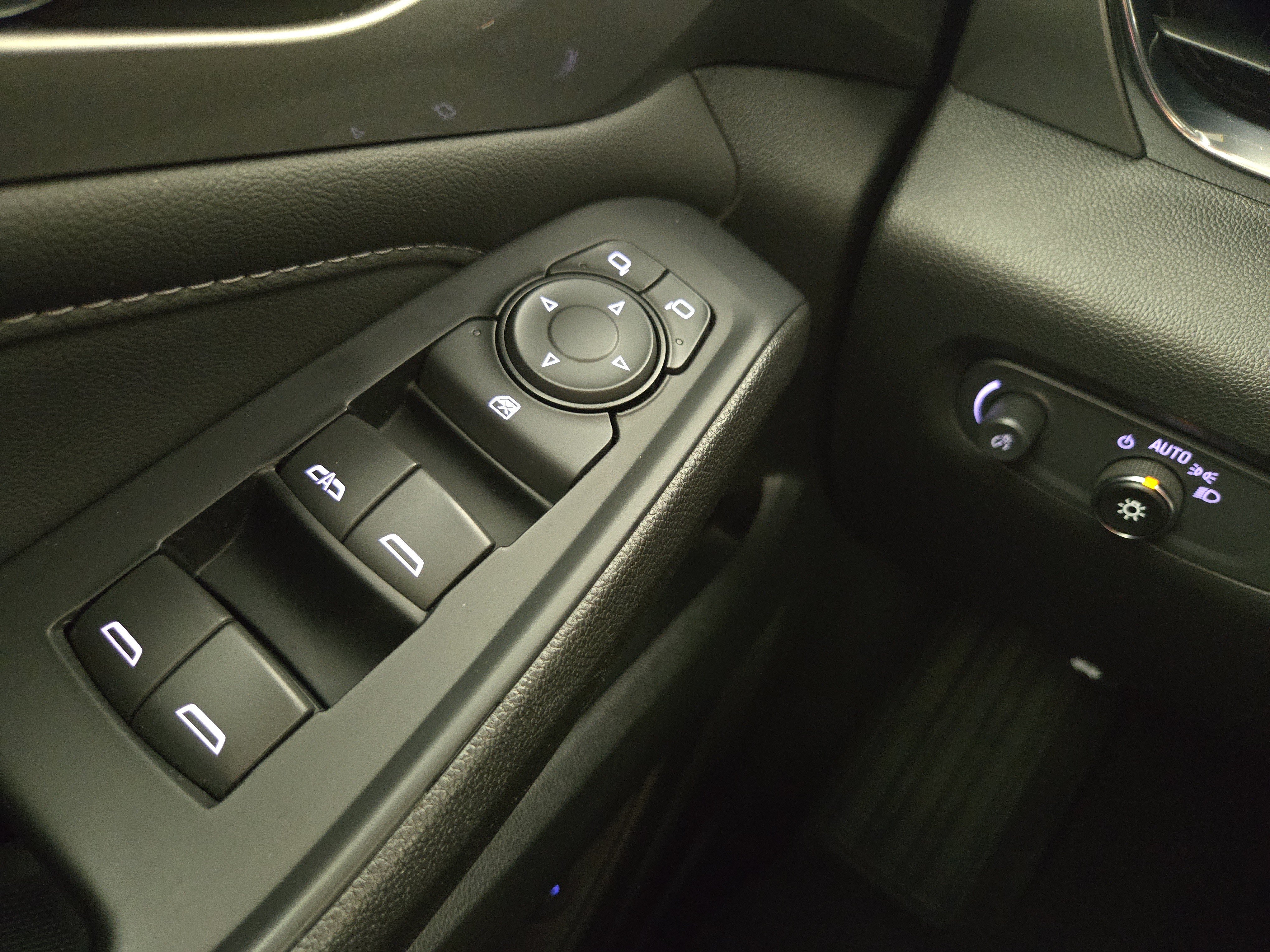 Certified 2023 Chevrolet Traverse LT FWD image 30