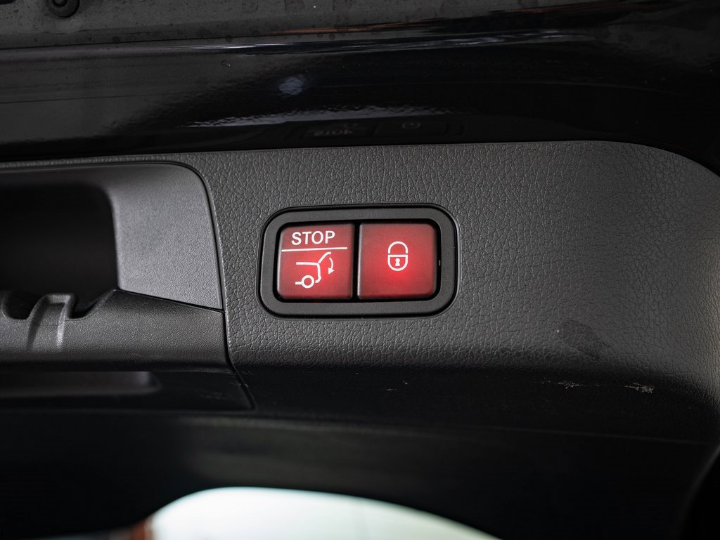 Certified 2022 Mercedes-Benz GLB 35 AMG 4MATIC image 19