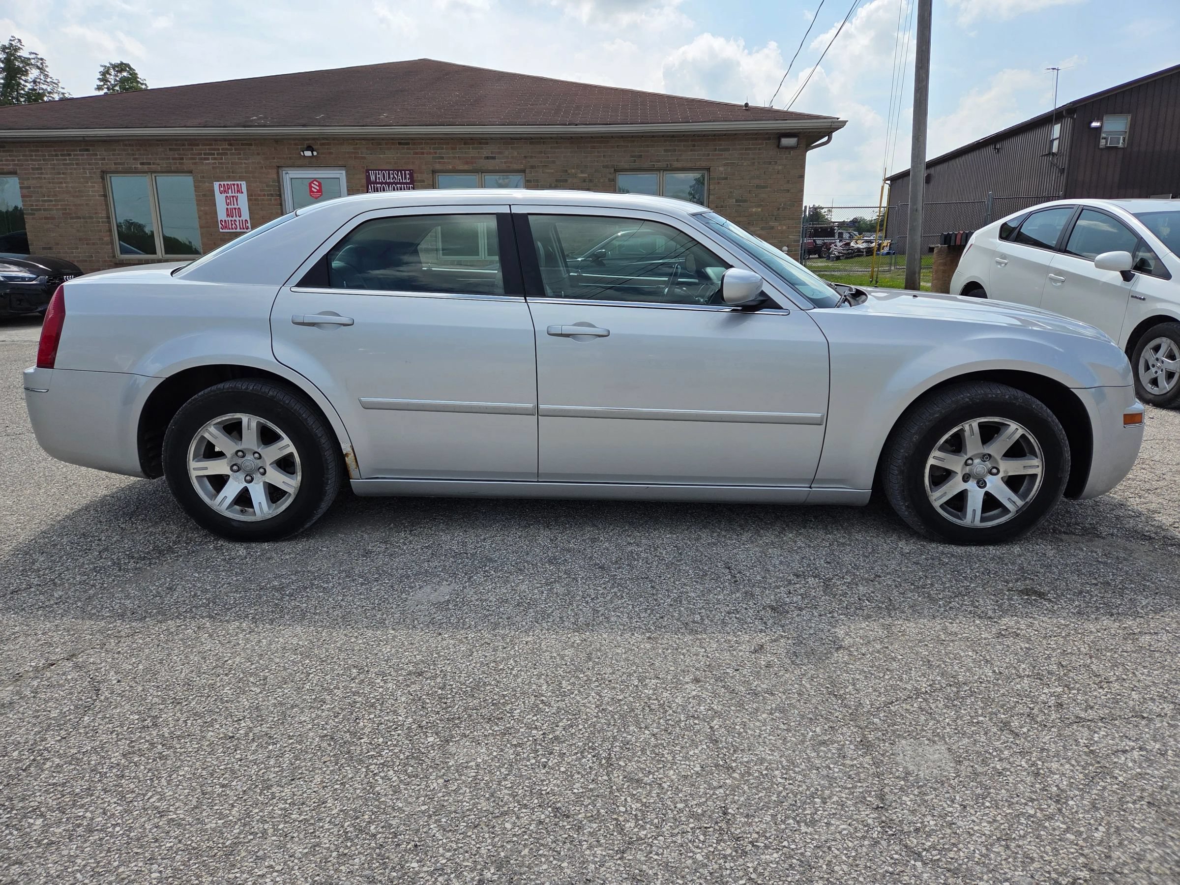 Used 2007 Chrysler 300 Touring w/ Comfort/Convenience Group RWD image 4