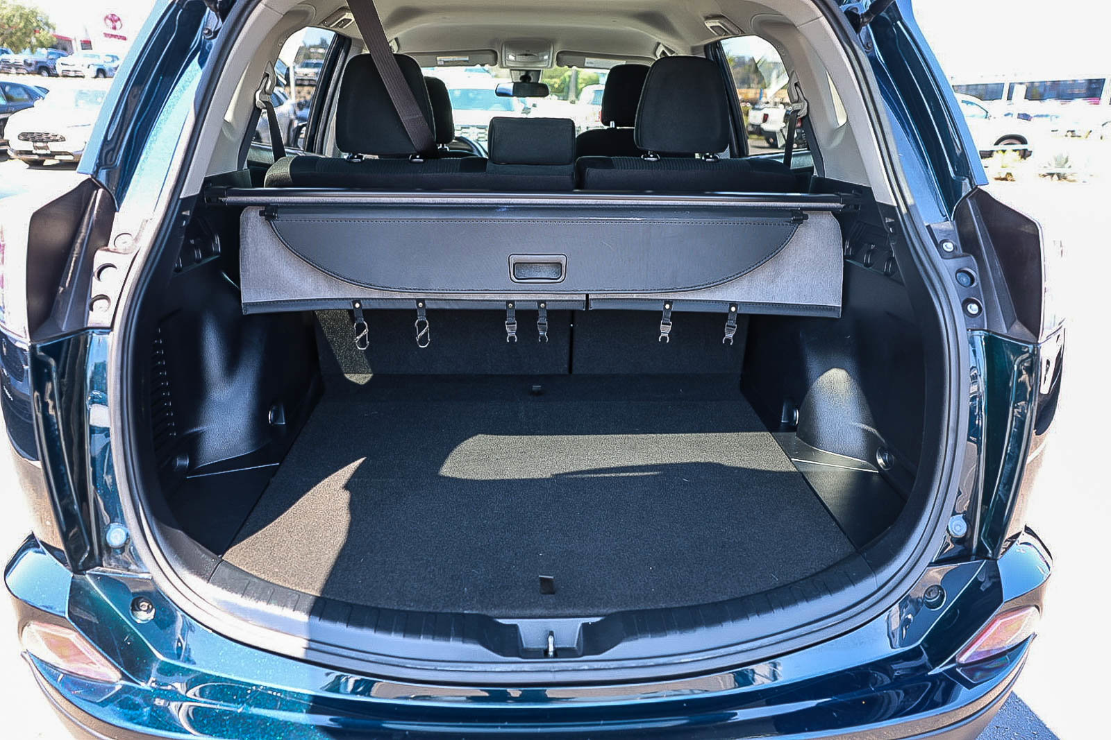 Used 2018 Toyota RAV4 LE w/ Carpet Mat Package FWD image 26