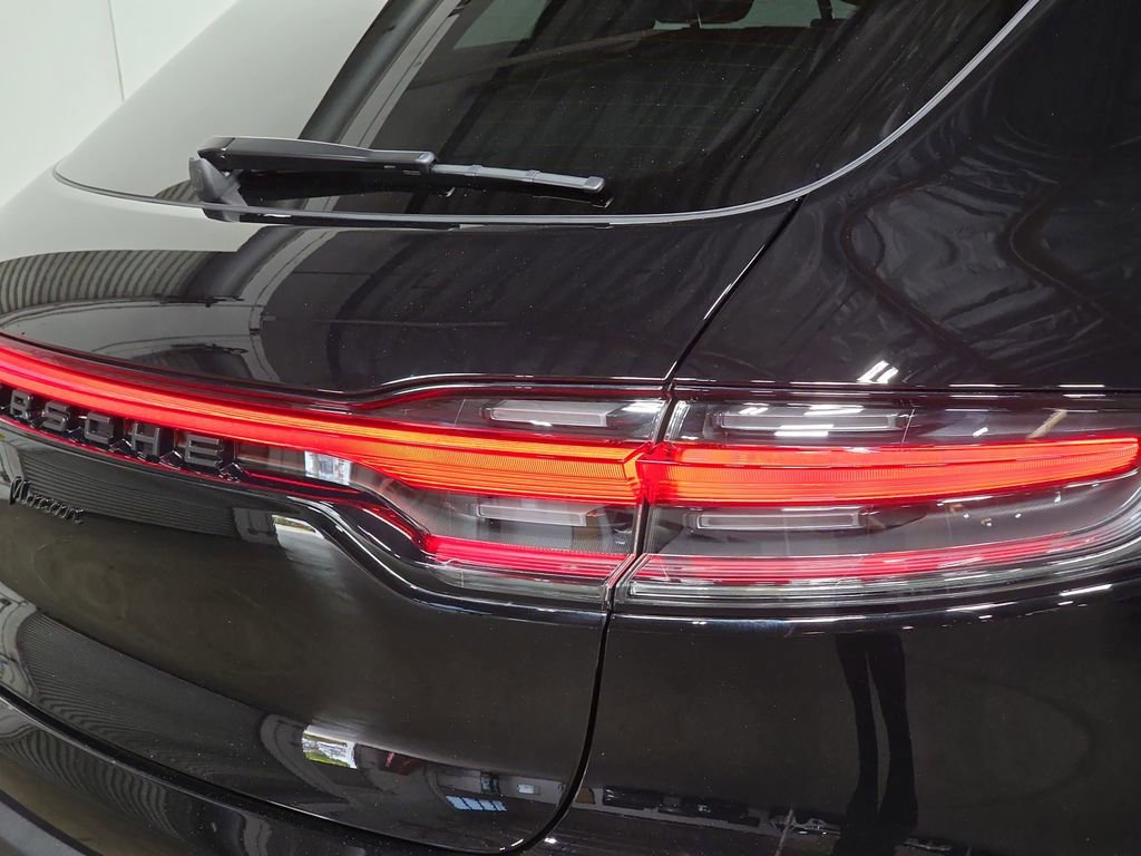 Used 2025 Porsche Macan image 30