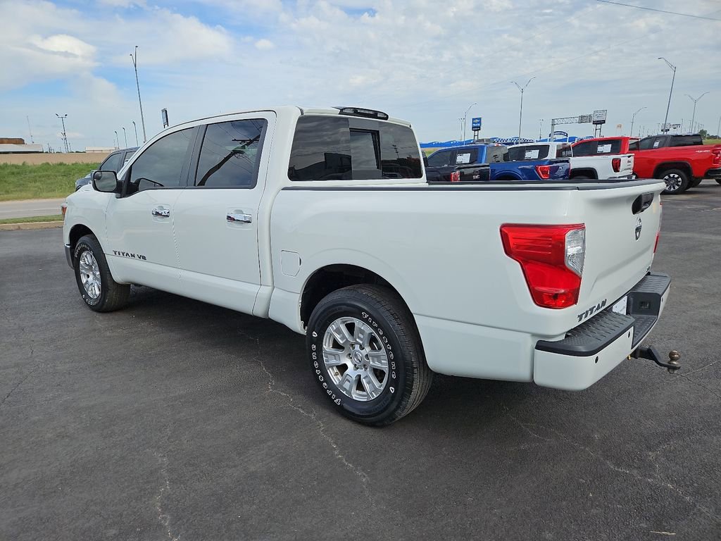 Used 2018 Nissan Titan SV w/ SV Convenience Package RWD image 4