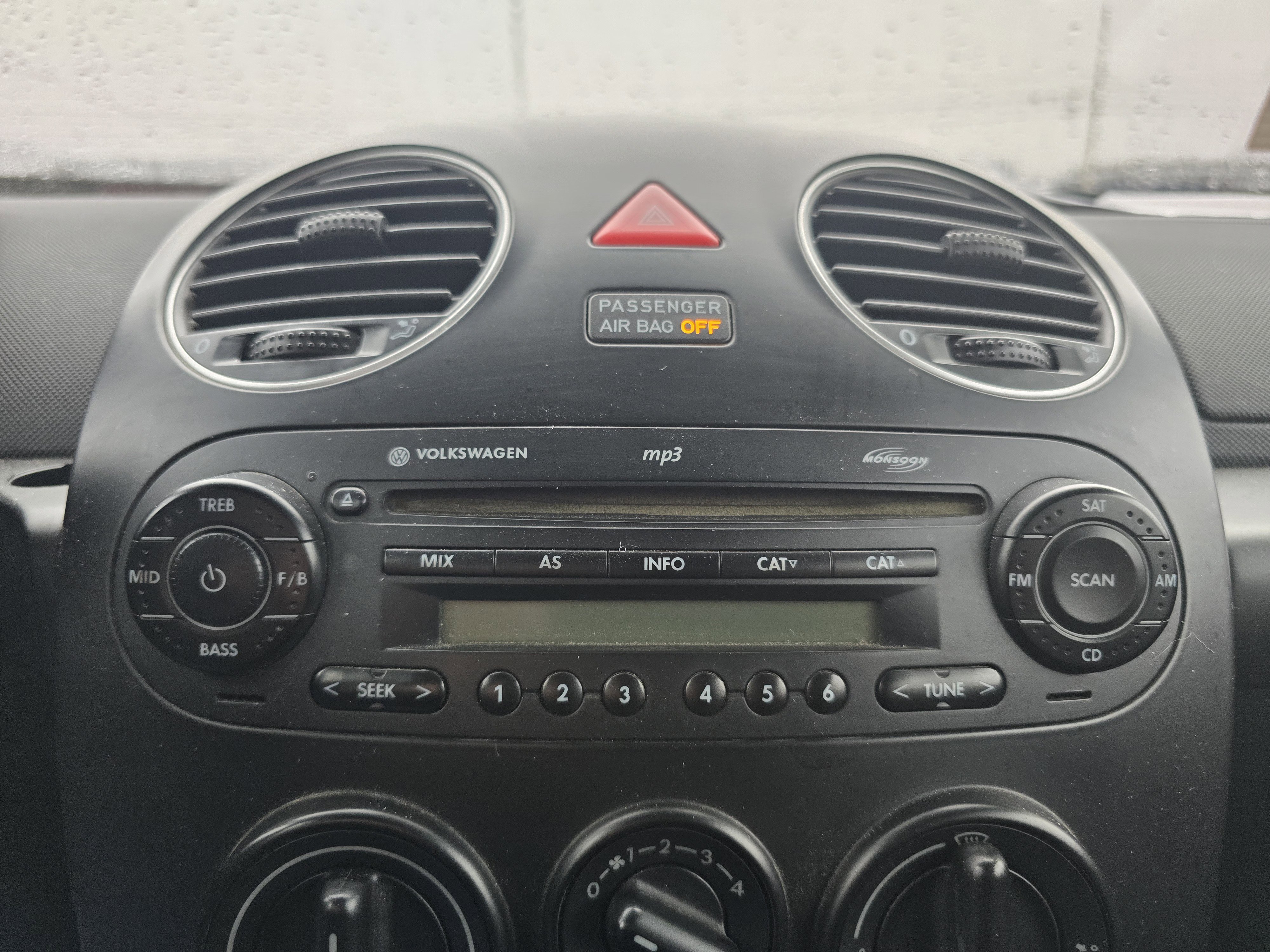 Used 2009 Volkswagen Beetle S image 21