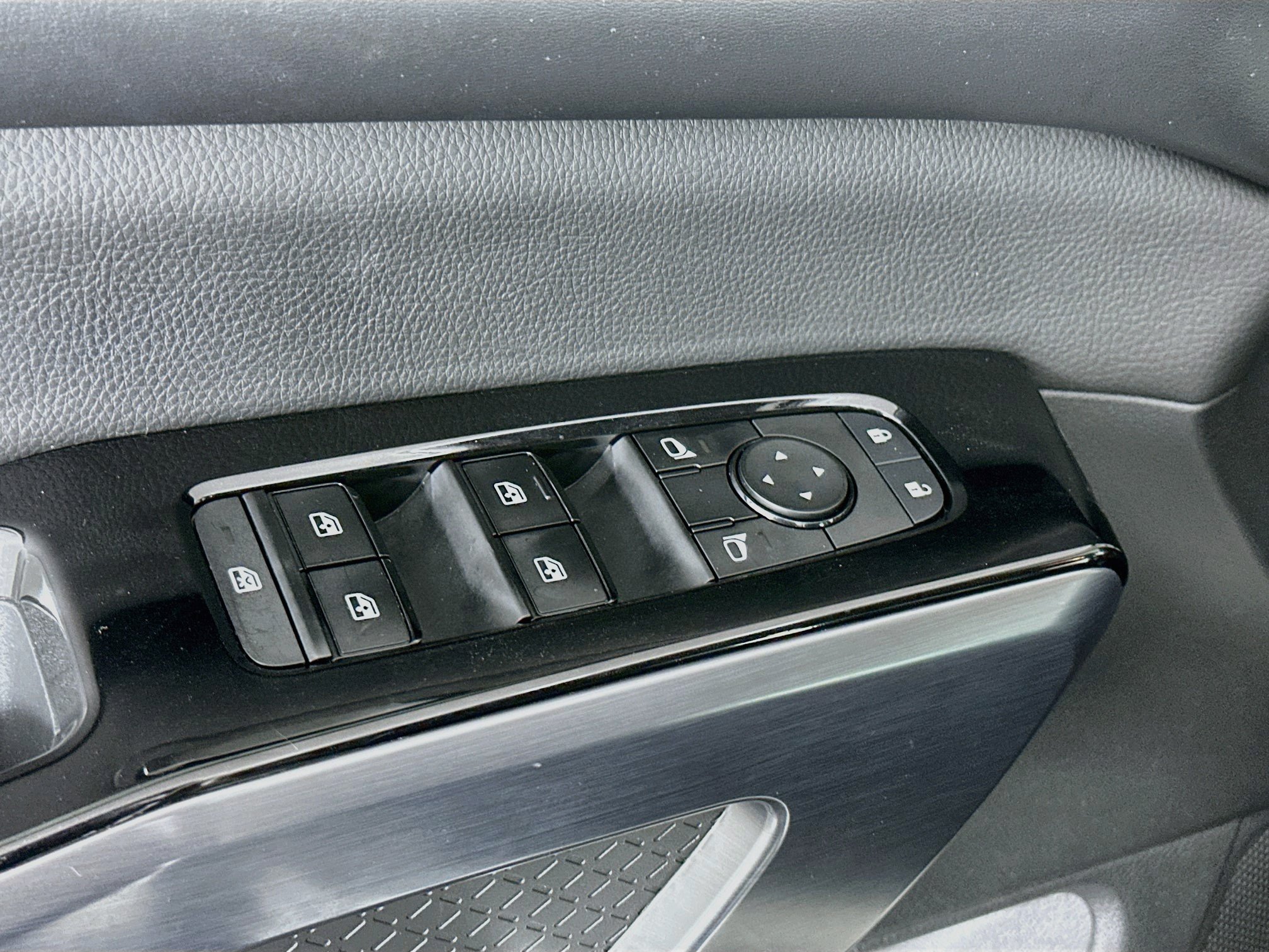 Used 2022 Nissan Pathfinder SL w/ SL Premium Package FWD image 15