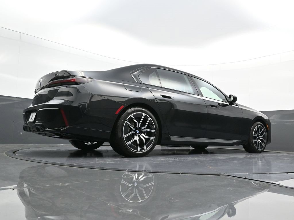 New 2026 BMW 740i xDrive image 37