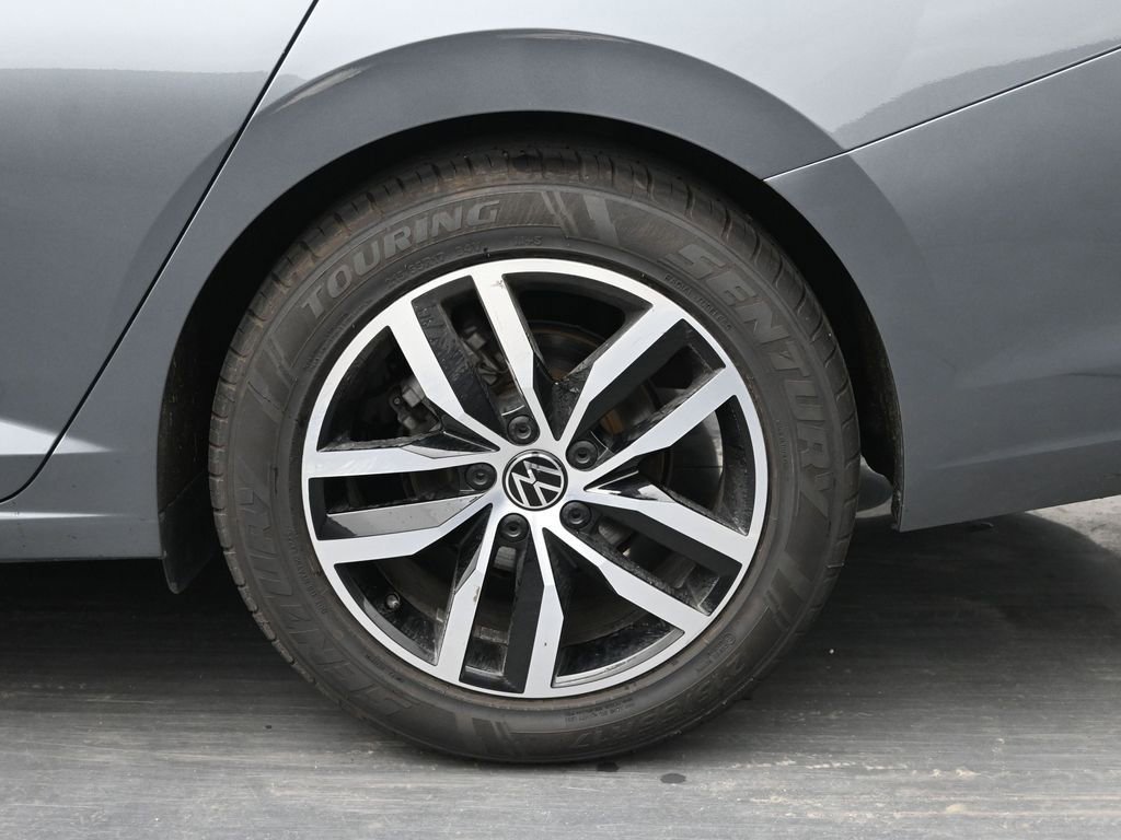 Used 2025 Volkswagen Jetta SE image 16