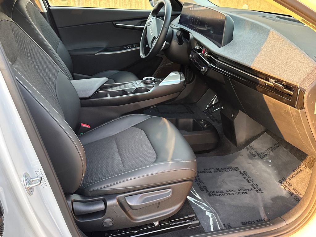 Certified 2024 Kia EV6 Light AWD/4WD image 11