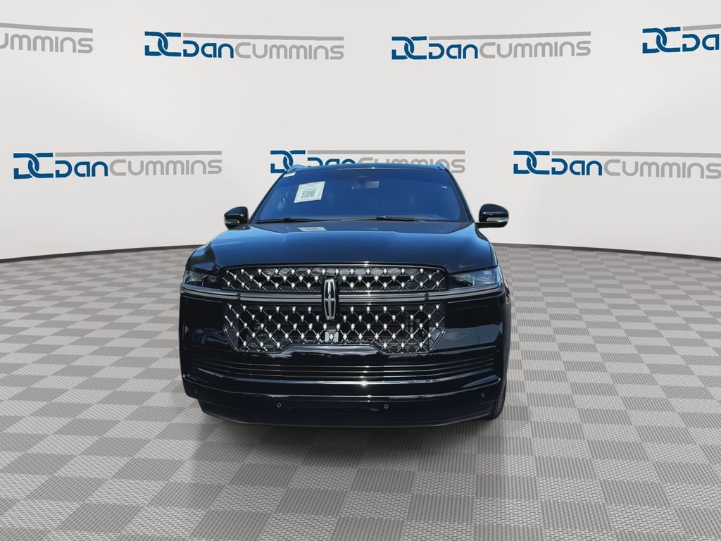 Used 2025 Lincoln Navigator Black Label AWD/4WD image 3