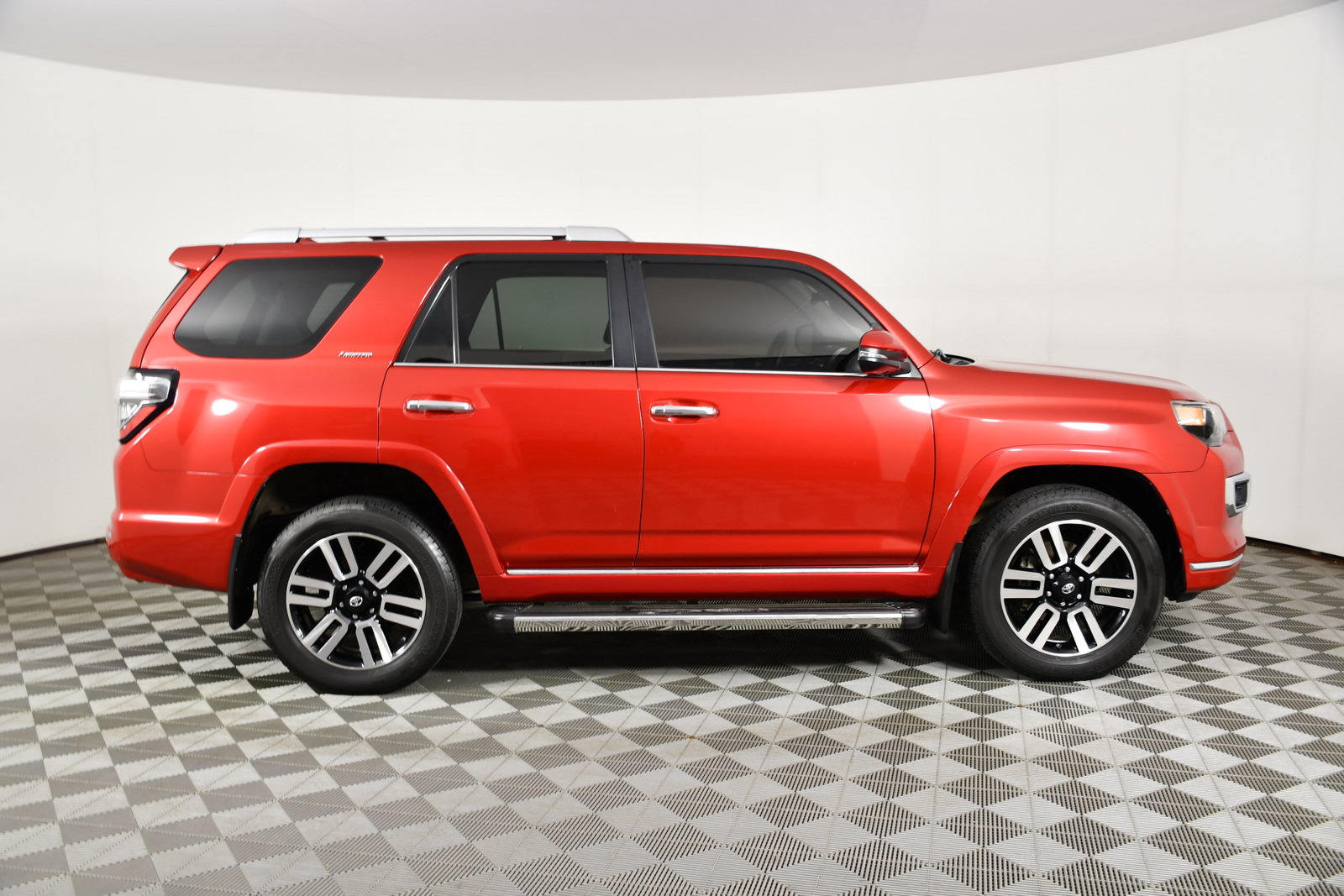 Used 2018 Toyota 4Runner Limited w/ Convenience Package AWD/4WD image 5
