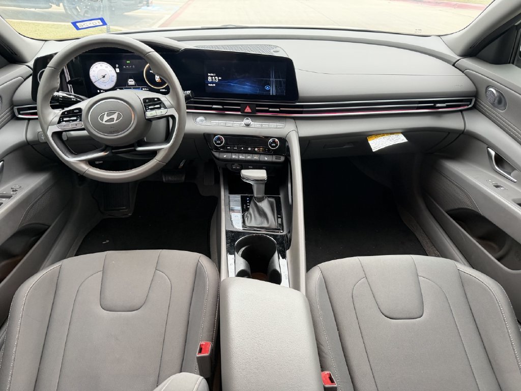 Used 2024 Hyundai Elantra SEL w/ Convenience Package FWD image 9