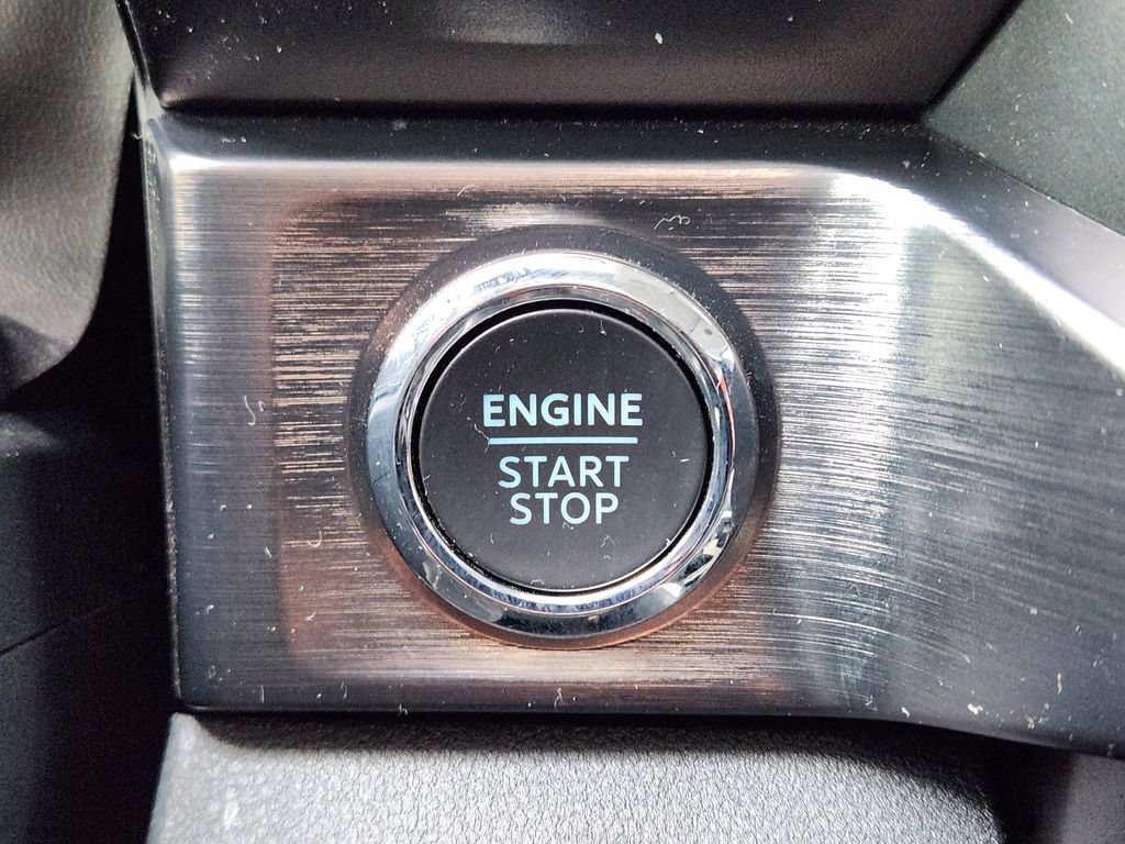 Used 2025 Ford F350 Lariat w/ Lariat Ultimate Package AWD/4WD image 31