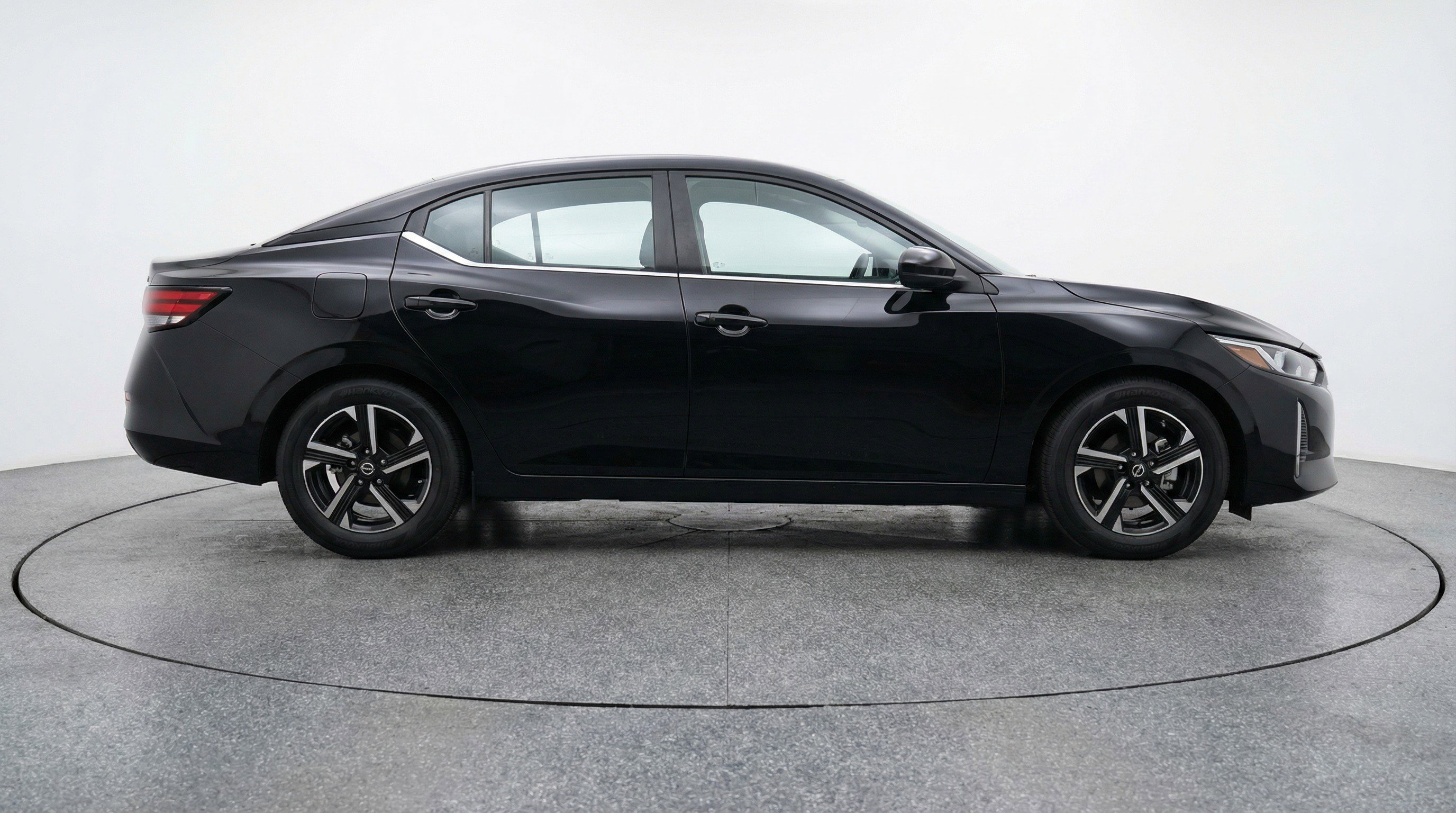 Used 2025 Nissan Sentra SV FWD image 11