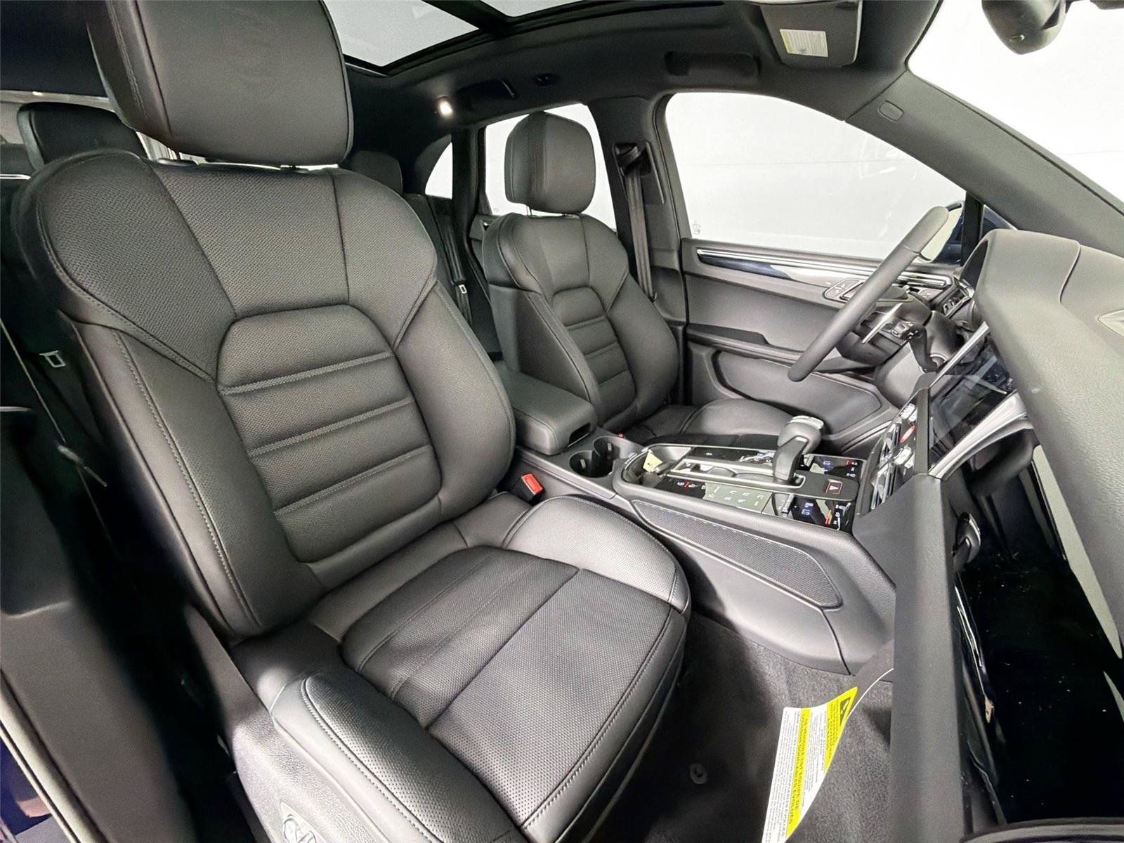 Certified 2026 Porsche Macan Turbo AWD/4WD image 28