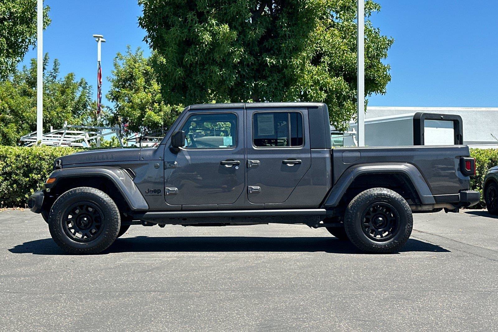 Used 2023 Jeep Gladiator Sport AWD/4WD image 6