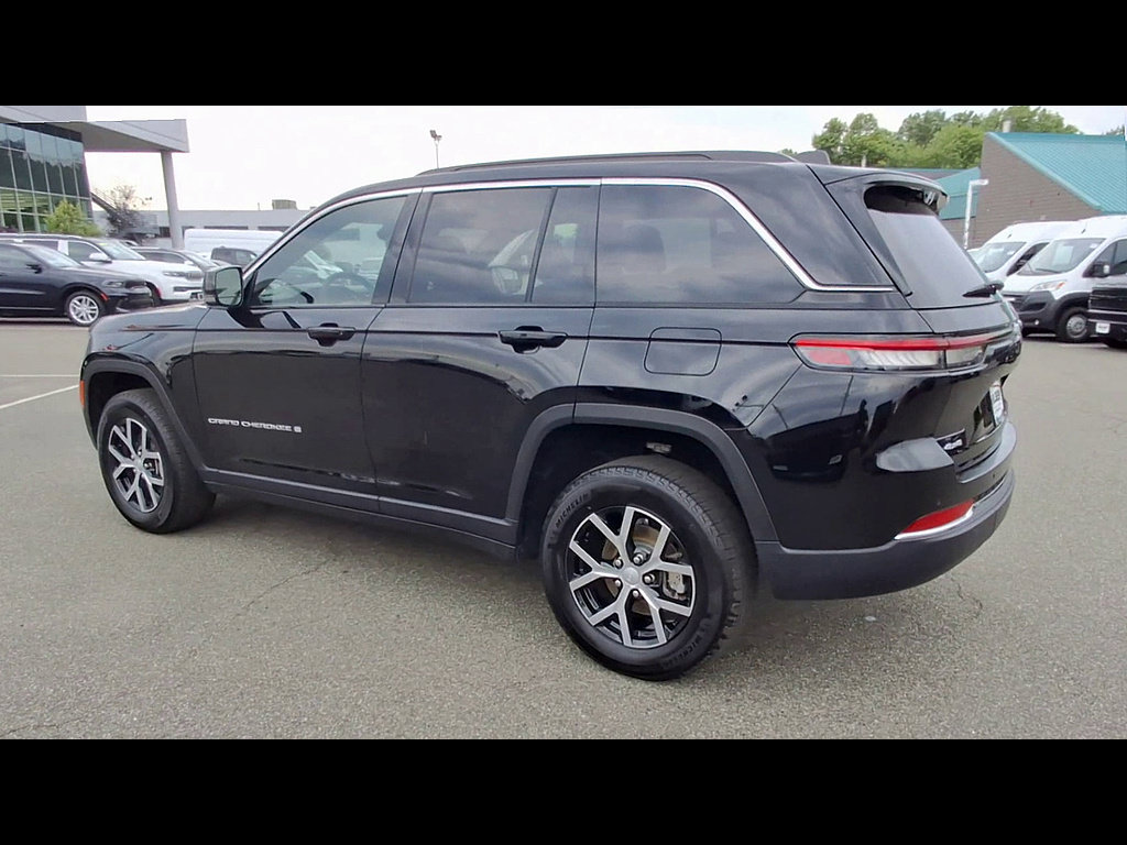 Used 2024 Jeep Grand Cherokee Limited AWD/4WD image 6