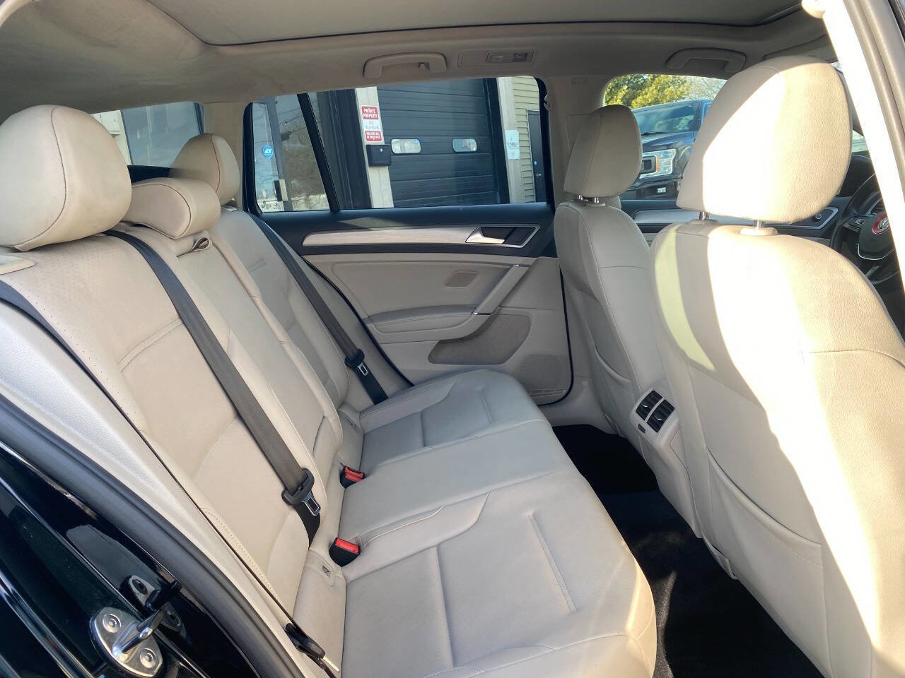 Used 2015 Volkswagen Golf TDI SE image 27