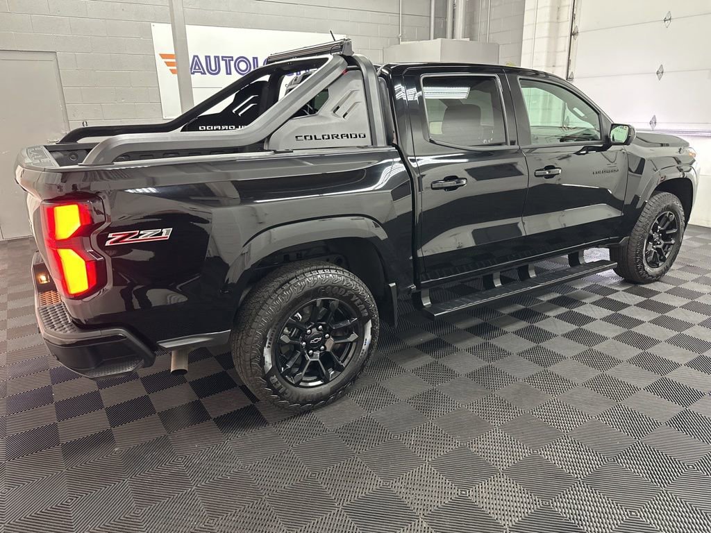 Used 2025 Chevrolet Colorado Z71 w/ Midnight Edition AWD/4WD image 10