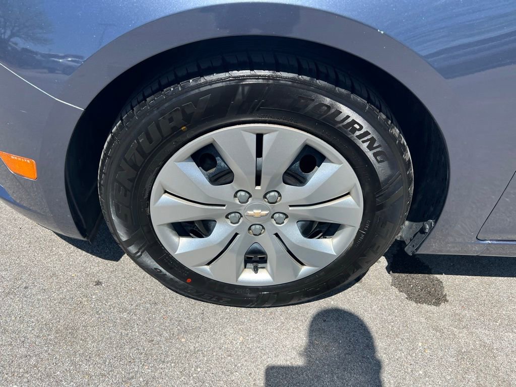 Used 2014 Chevrolet Cruze LS FWD image 12