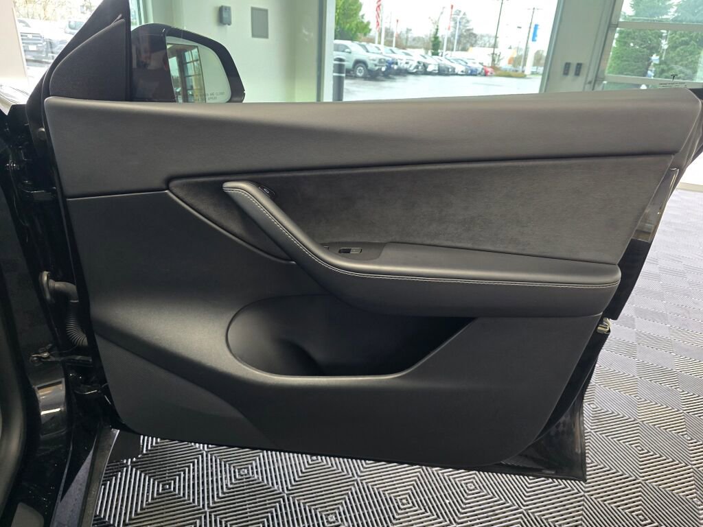 Used 2021 Tesla Model Y Long Range image 47