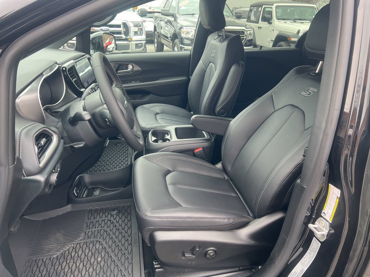 New 2026 Chrysler Pacifica Select w/ S Appearance Package FWD image 14