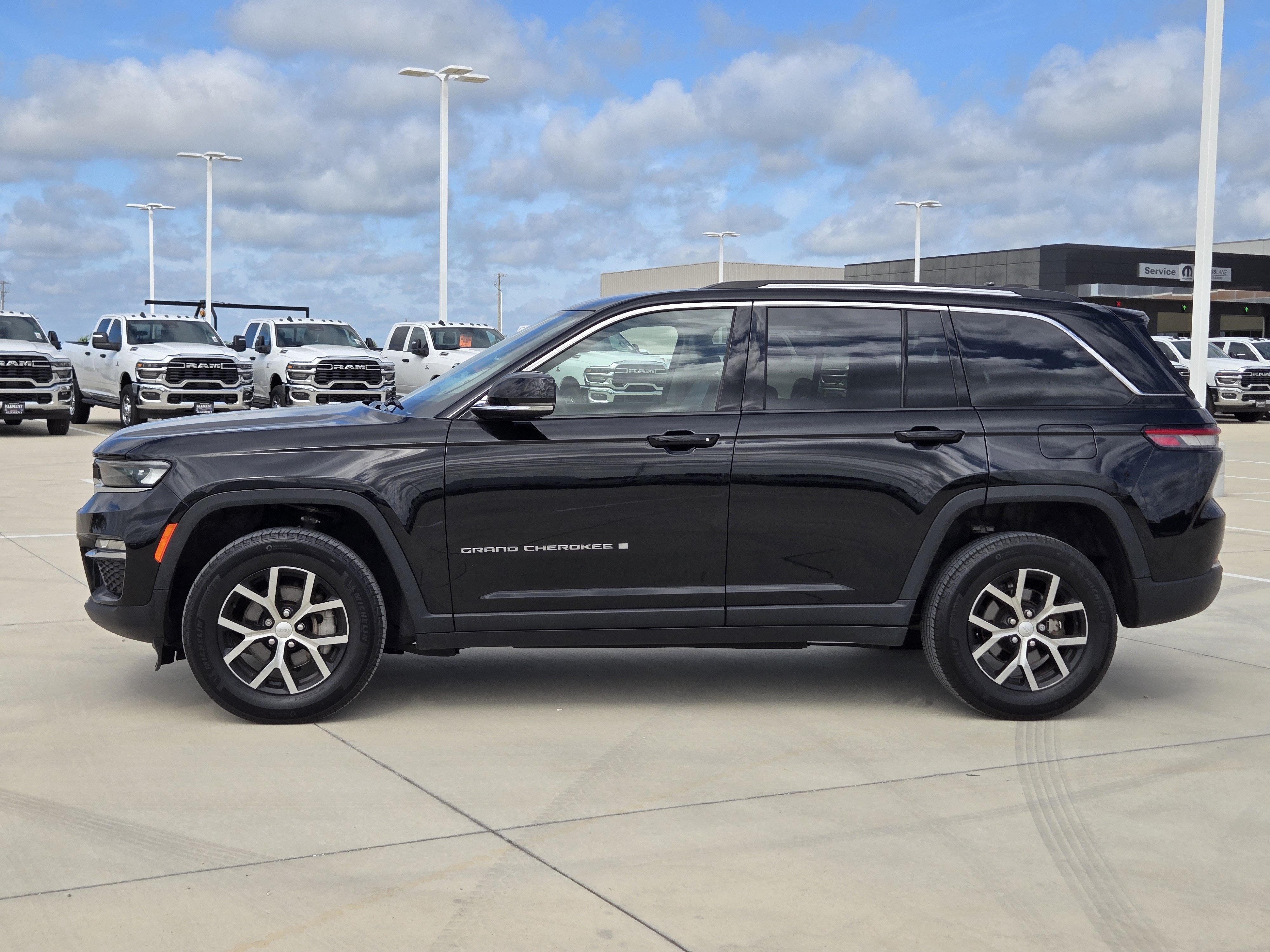 Certified 2023 Jeep Grand Cherokee Limited AWD/4WD image 5