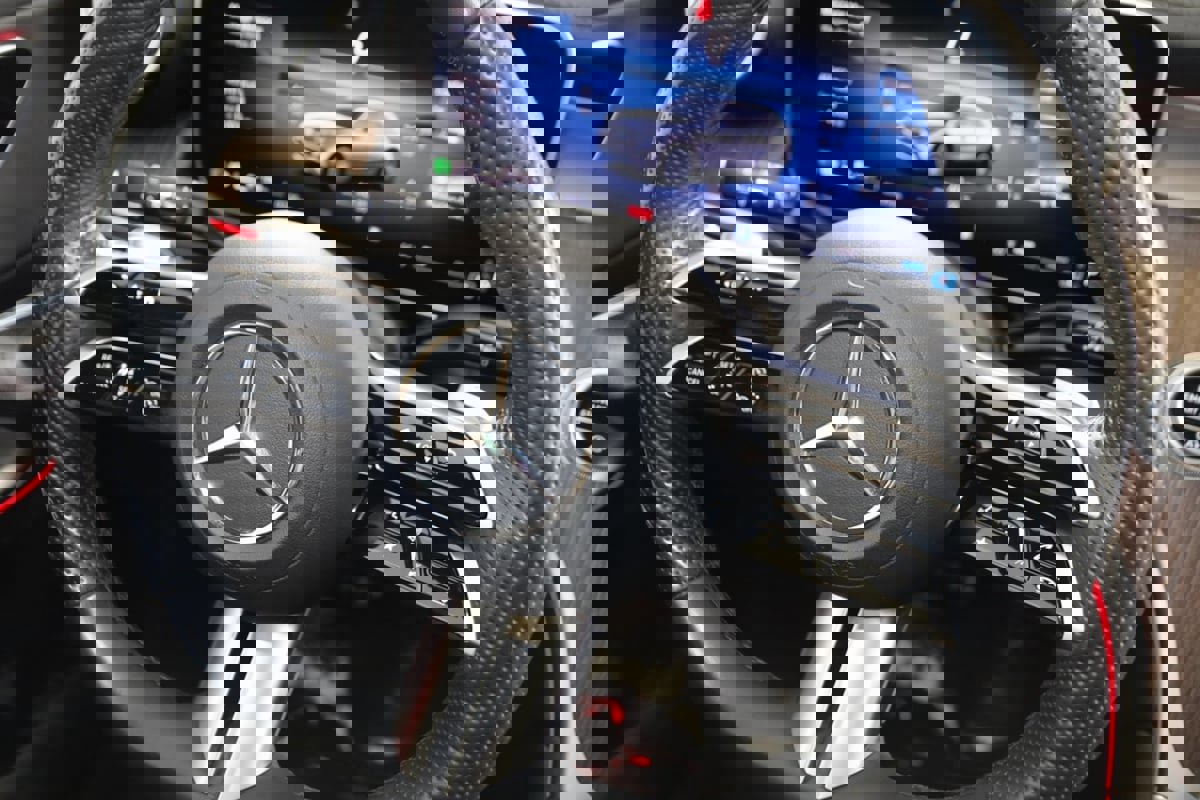 Used 2025 Mercedes-Benz GLC 300 4MATIC SUV image 44