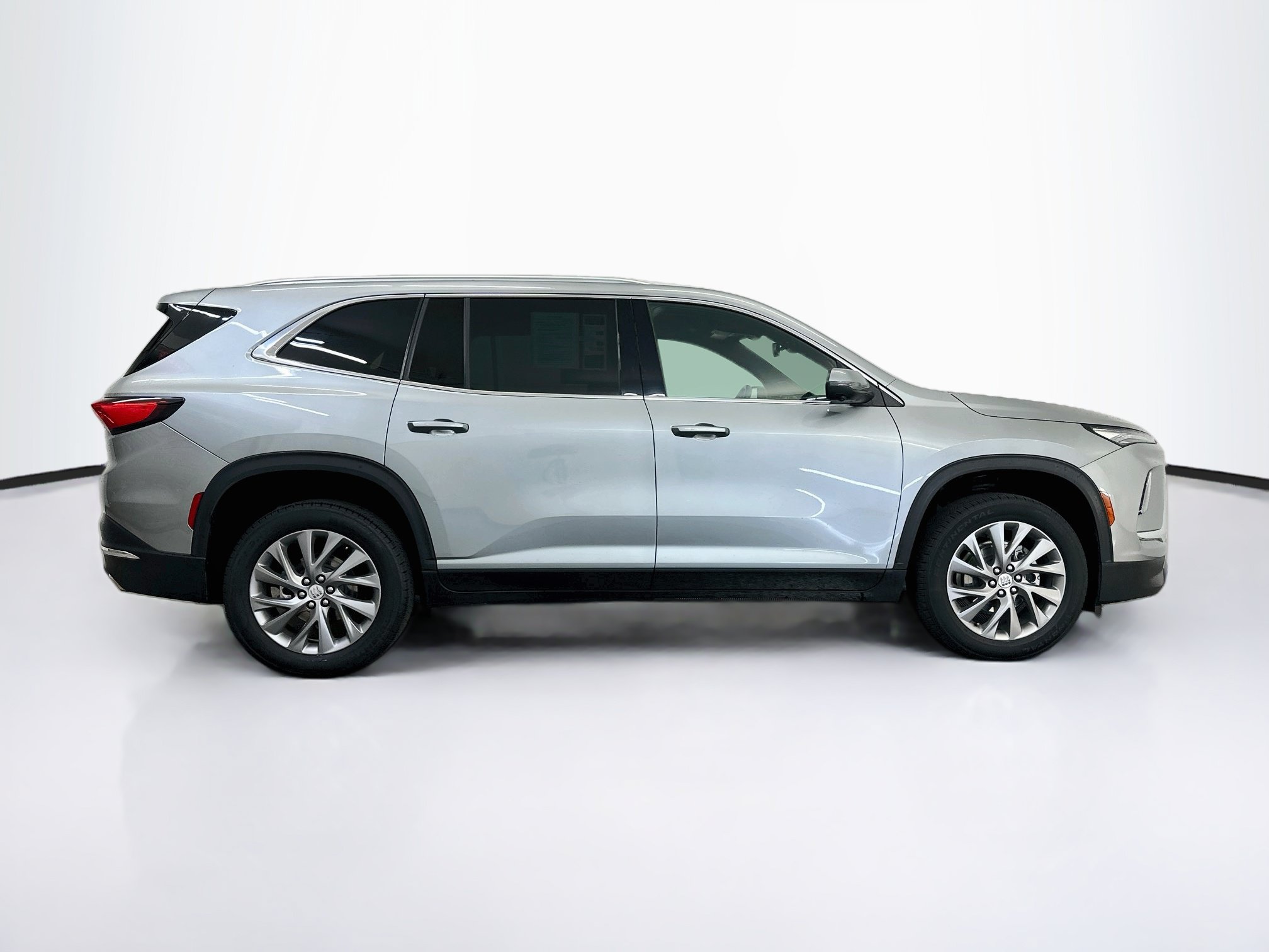 Used 2025 Buick Enclave Preferred AWD/4WD image 10