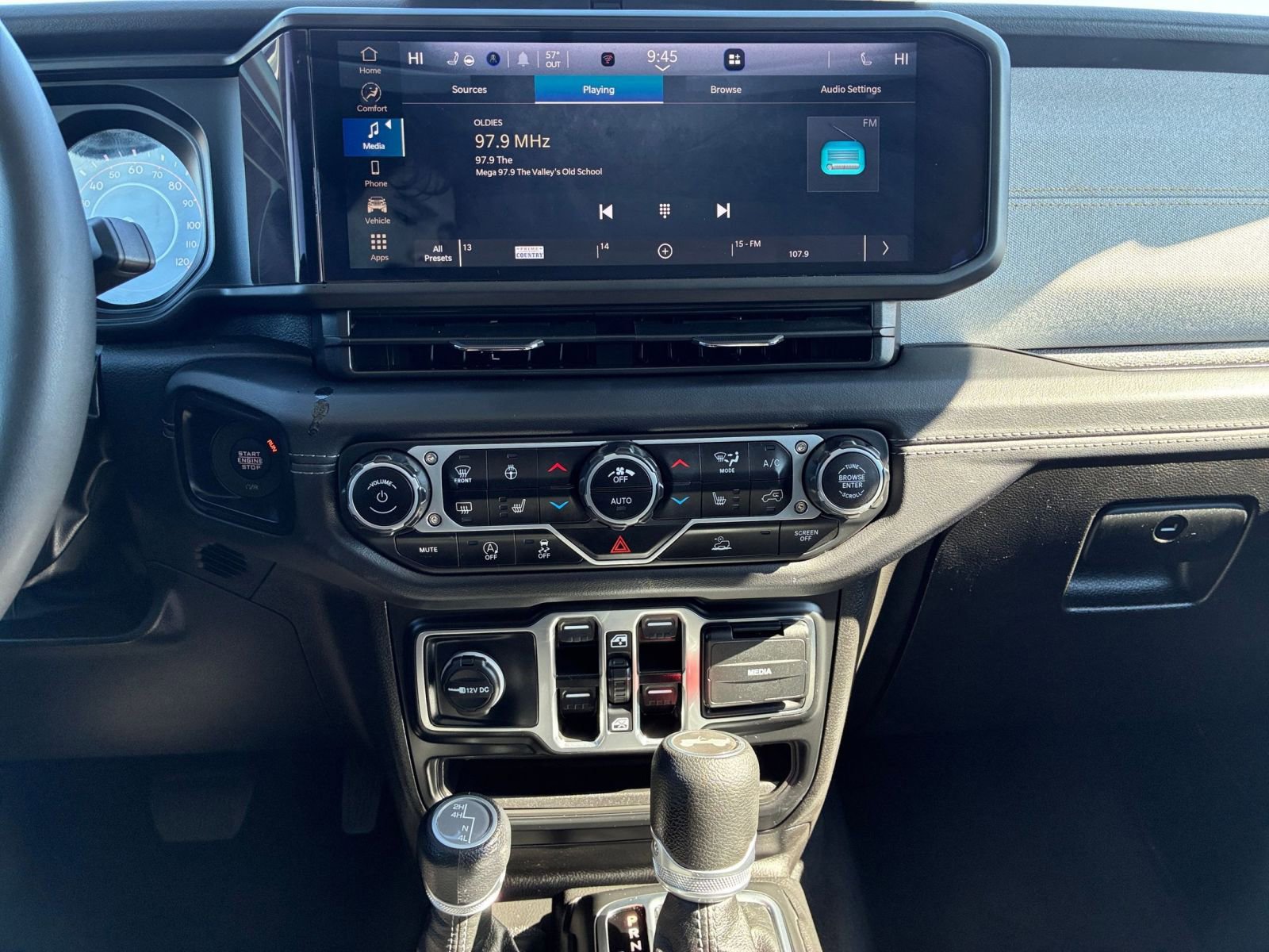 Used 2025 Jeep Wrangler Sahara AWD/4WD image 17