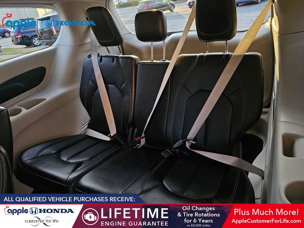 Used 2023 Chrysler Pacifica Touring-L image 20