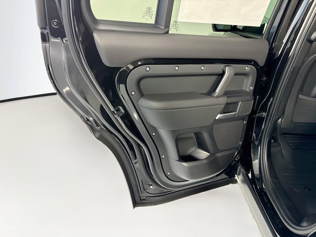 New 2026 Land Rover Defender 110 X-Dynamic SE AWD/4WD image 26